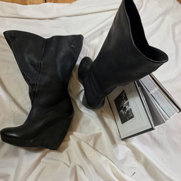 ❌SOLD❌ Balenciaga Wedge Runway Boots - Picture 6 of 8
